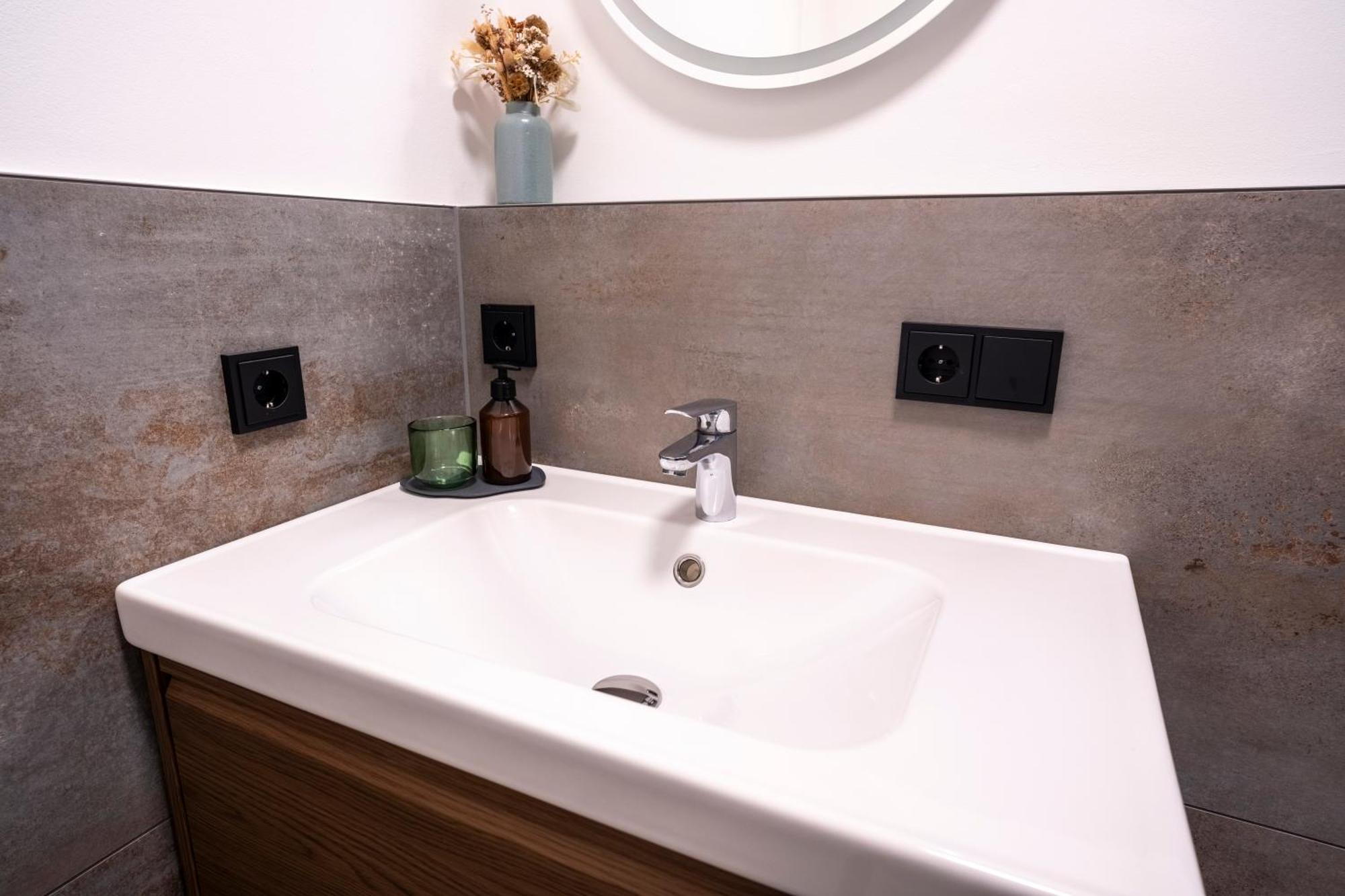 Suite Apartment Modern Getaway - Neu Renoviert - Strobl Am Wolfgangsee ภายนอก รูปภาพ