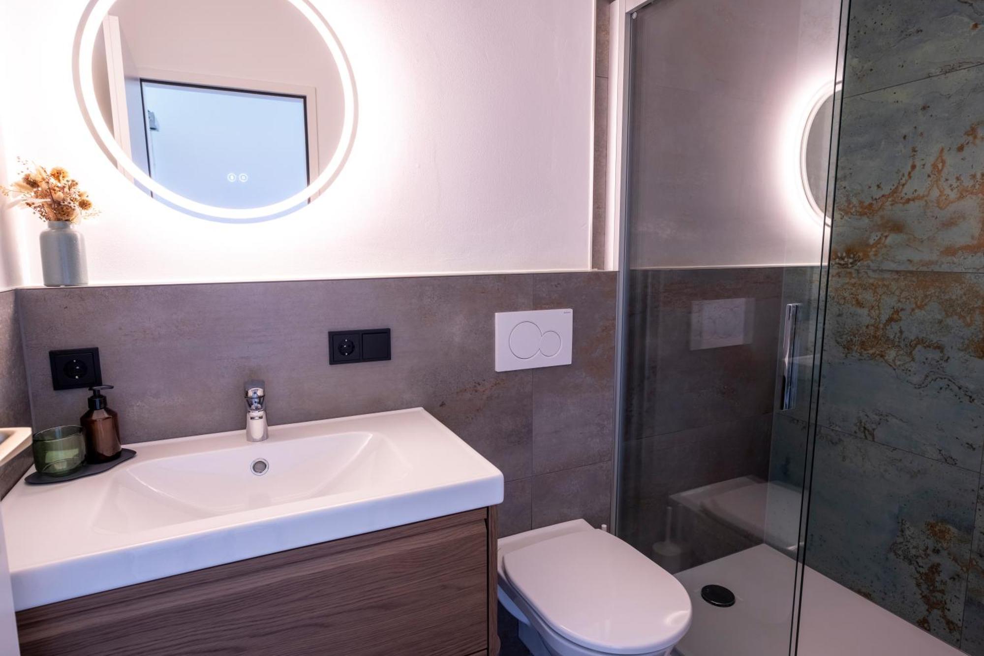 Suite Apartment Modern Getaway - Neu Renoviert - Strobl Am Wolfgangsee ภายนอก รูปภาพ